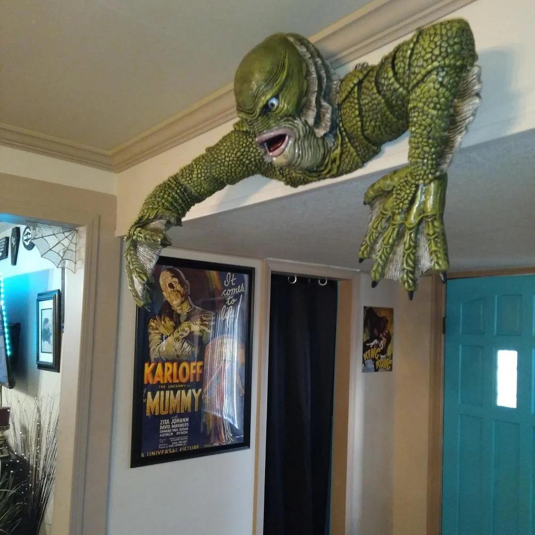 Creature from the Black Lagoon - Outdoor Furniture Resin avaliação e preço