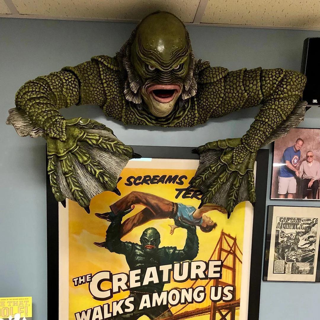 Creature from the Black Lagoon - Outdoor Furniture Resin avaliação e preço
