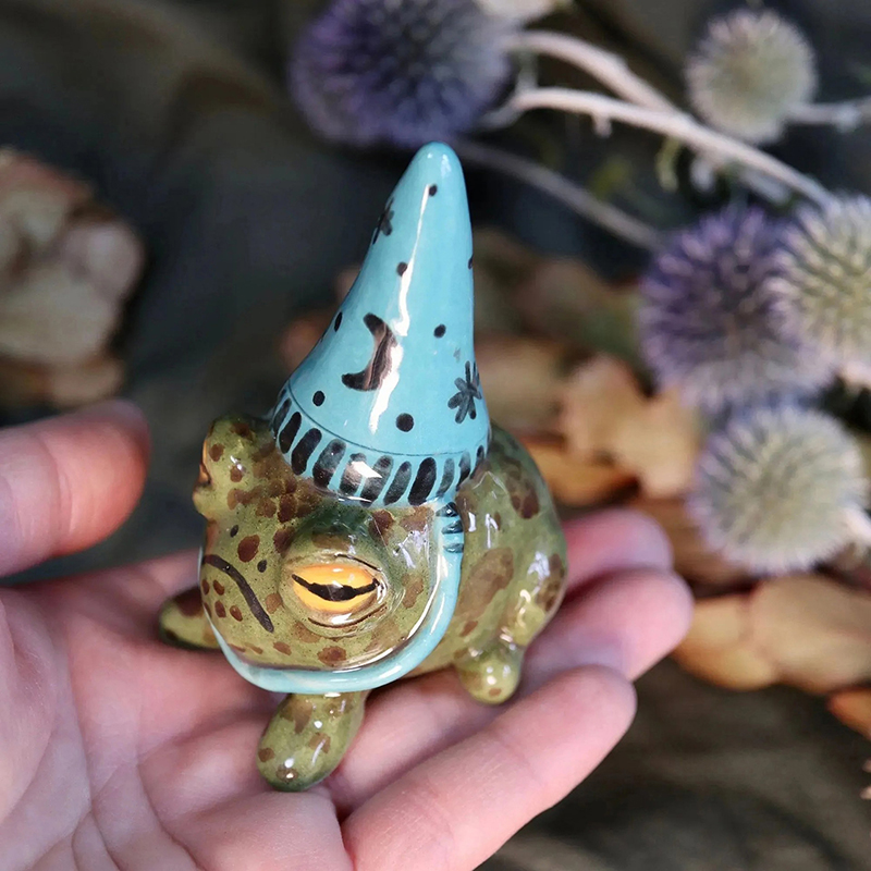Witch Hat Little Frog Statue R - Outdoor Furniture Resin avaliação e preço